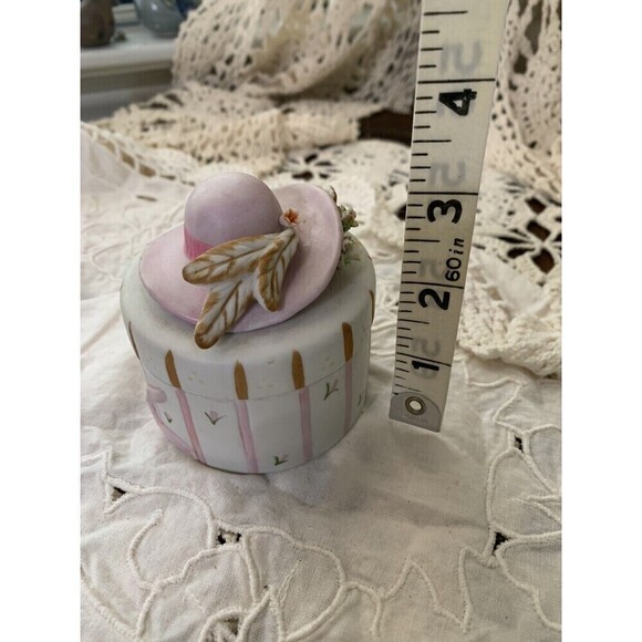 Vintage Enesco Trinket Box Porcelain  Hat Box With Flower, Feathers Gold Accents - Picture 9 of 12